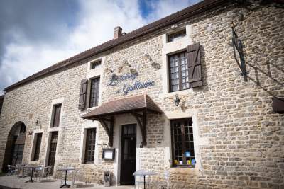 Exterior - L’Auberge de Guillaume · Restaurant in Vandenesse-en-Auxois (21)